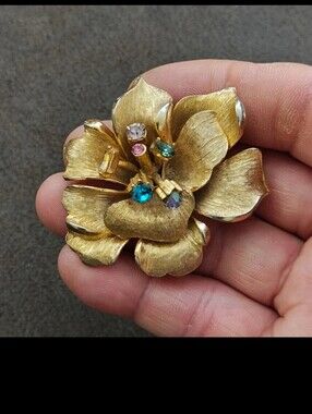 1950s/60s BSK Pansy Flower Gold Tone Textured With Rhinestones Brooch